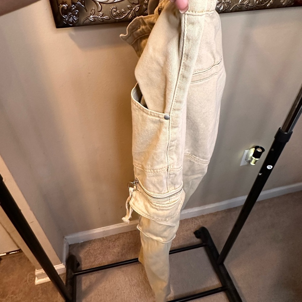 Fashion Nova Women’s Tan Cargo Pants - Picture 5 of 7